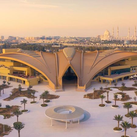 Erth Abu Dhabi Hotel Экстерьер фото