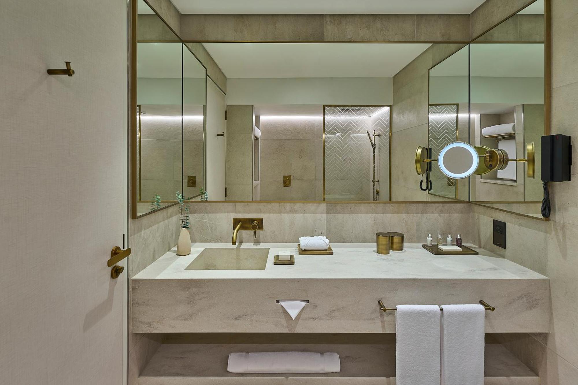 Erth Abu Dhabi Hotel Экстерьер фото